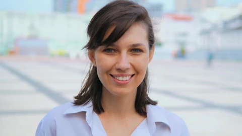 Video Stock Portrait Of A Happy Smiling Woman Live Wallpaper Free - Free Live Wallpaper
