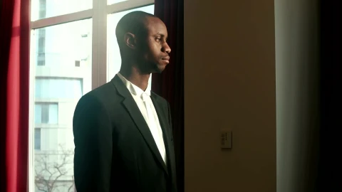 Video Stock Portrait Of A Man Looking At The Camera Live Wallpaper Free - Free Live Wallpaper