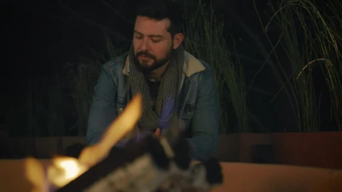 Video Stock Portrait Of A Man Warming His Hands By A Campfire Live Wallpaper Free - Free Live Wallpaper