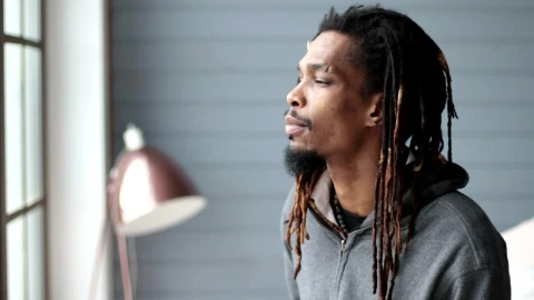 Video Stock Portrait Of A Man With Dreadlocks Smiling Live Wallpaper Free - Free Live Wallpaper