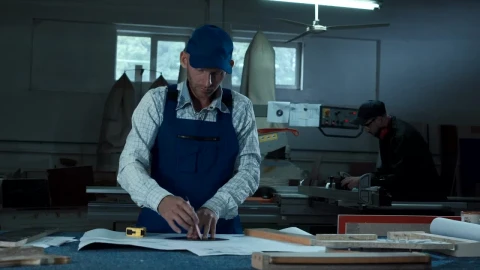 Video Stock Portrait Of A Man Working On The Table Live Wallpaper Free - Free Live Wallpaper