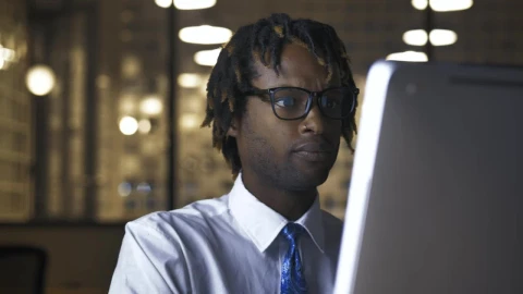 Video Stock Portrait Of A Man Working Overtime In The Office Live Wallpaper Free - Free Live Wallpaper