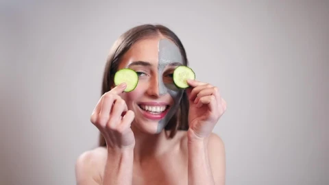 Video Stock Portrait Of A Smiling Woman With Skin Mask Live Wallpaper Free - Free Live Wallpaper