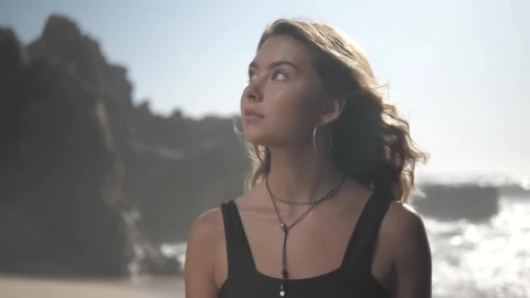 Video Stock Portrait Of A Woman At The Beach Live Wallpaper Free - Free Live Wallpaper
