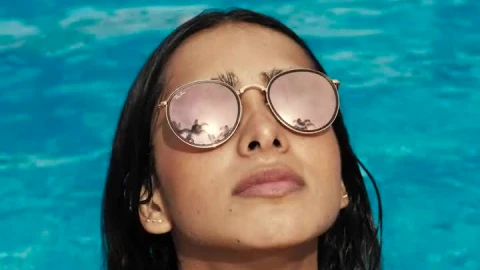 Video Stock Portrait Of A Woman In A Pool Live Wallpaper Free - Free Live Wallpaper
