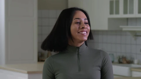Video Stock Portrait Of A Woman Laughing At Home Live Wallpaper Free - Free Live Wallpaper
