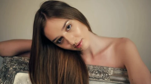 Video Stock Portrait Of A Woman With Long Brown Hair Live Wallpaper Free - Free Live Wallpaper