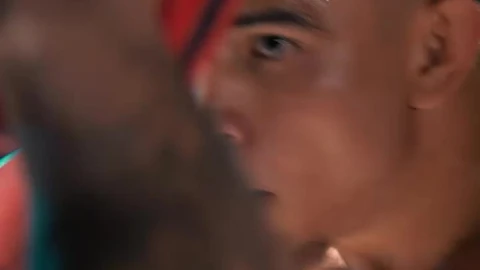 Video Stock Portrait Of A Young Boxer Training On A Ring Live Wallpaper Free - Free Live Wallpaper