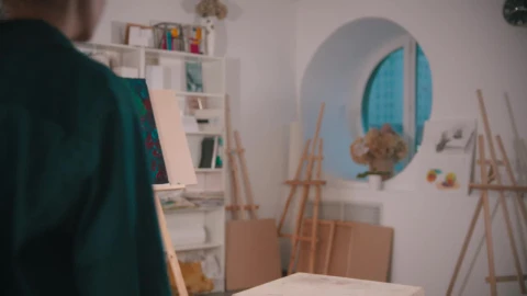Video Stock Portrait Of A Young Artist In Her Workshop Live Wallpaper Free - Free Live Wallpaper