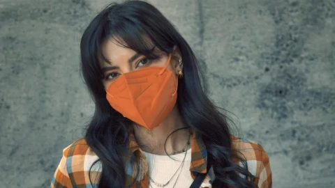 Video Stock Portrait Of A Young Woman With Face Mask Live Wallpaper Free - Free Live Wallpaper