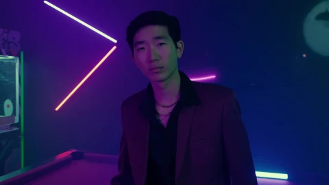 Video Stock Portrait Of An Elegant Man In A Dark Playroom Live Wallpaper Free - Free Live Wallpaper