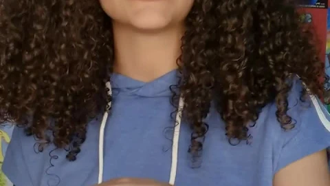 Video Stock Portrait Of An Influencer Talking To The Camera Live Wallpaper Free - Free Live Wallpaper