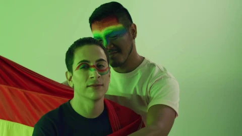 Video Stock Portrait Of An Lgbt Couple Hugging Live Wallpaper Free - Free Live Wallpaper