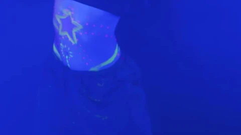 Video Stock Portrait Of An Urban Girl Dancing With A Mask Live Wallpaper Free - Free Live Wallpaper