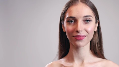 Video Stock Portrait Of Woman Holding A Healthy Apple Live Wallpaper Free - Free Live Wallpaper