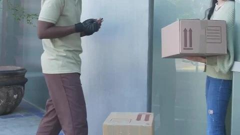 Video Stock Postman Delivering A Package To A Girl Live Wallpaper Free - Free Live Wallpaper