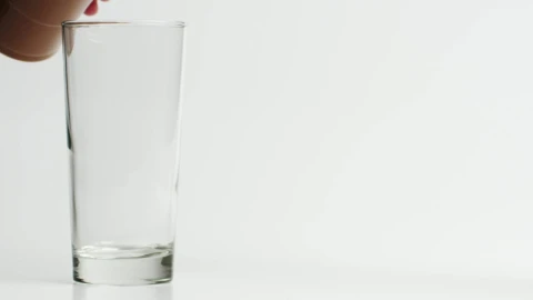Video Stock Pouring A Glass Of Chocolate Milk Live Wallpaper Free - Free Live Wallpaper