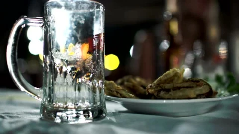 Video Stock Pouring A Large Glass Of Beer Live Wallpaper Free - Free Live Wallpaper