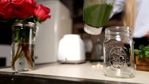 Video Stock Pouring A Vegetable Smoothie Into A Jar Live Wallpaper Free - Free Live Wallpaper