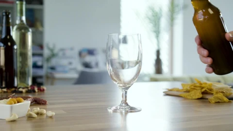Video Stock Pouring Beer Into A Glass In The Kitchen Table Live Wallpaper Free - Free Live Wallpaper