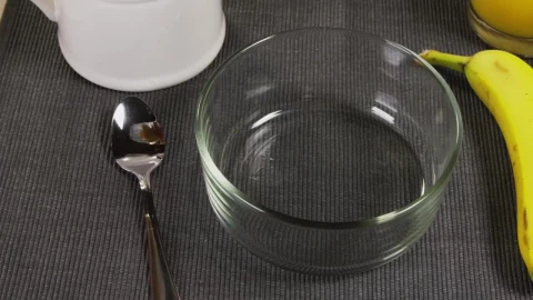 Video Stock Pouring Cereal Into A Glass Bowl Live Wallpaper Free - Free Live Wallpaper