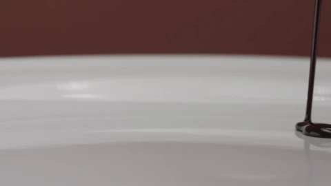 Video Stock Pouring Chocolate Syrup Onto A White Plate Live Wallpaper Free - Free Live Wallpaper