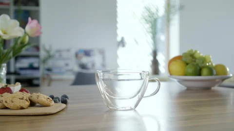 Video Stock Pouring Coffee Into A Glass Cup Live Wallpaper Free - Free Live Wallpaper