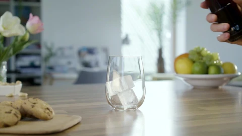 Video Stock Pouring Coke In To A Glass Live Wallpaper Free - Free Live Wallpaper