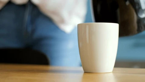 Video Stock Pouring Hot Water In The Mug Live Wallpaper Free - Free Live Wallpaper