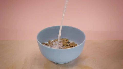Video Stock Pouring Milk Into A Bowl With Chocolate Flavored Cereal Live Wallpaper Free - Free Live Wallpaper