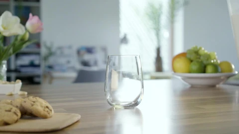 Video Stock Pouring Milk Into A Glass On The Table Live Wallpaper Free - Free Live Wallpaper