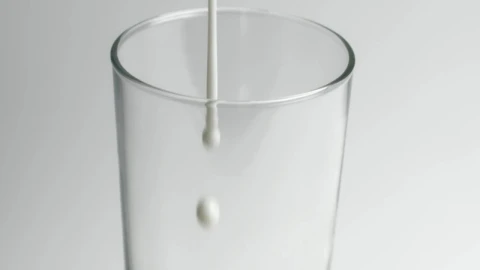 Video Stock Pouring Milk Into A Glass Live Wallpaper Free - Free Live Wallpaper