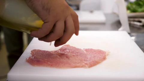 Video Stock Pouring Oil Over A Flat Chicken Steak Live Wallpaper Free - Free Live Wallpaper