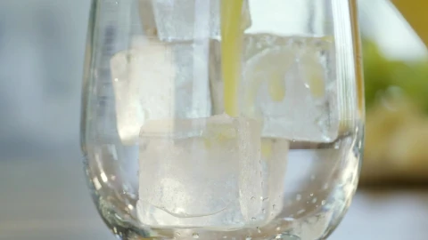 Video Stock Pouring Orange Juice On The Glass Live Wallpaper Free - Free Live Wallpaper