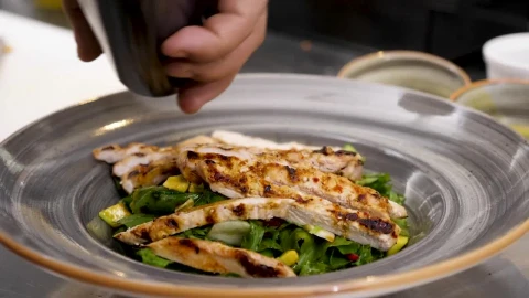 Video Stock Pouring Sauce Over A Chicken Dish Live Wallpaper Free - Free Live Wallpaper