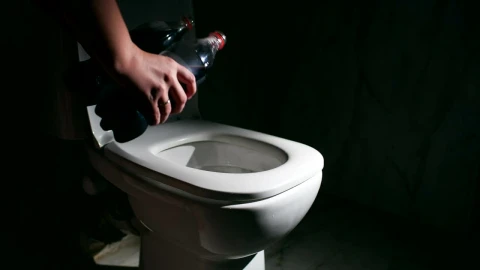 Video Stock Pouring Soda Down The Toilet Live Wallpaper Free - Free Live Wallpaper