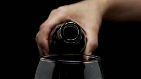 Video Stock Pouring Soda From A Glass Bottle Live Wallpaper Free - Free Live Wallpaper