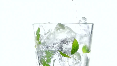 Video Stock Pouring Sparkling Water On A Glass With Mint Leaves And Live Wallpaper Free - Free Live Wallpaper