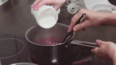 Video Stock Pouring Sugar Into A Pan Live Wallpaper Free - Free Live Wallpaper