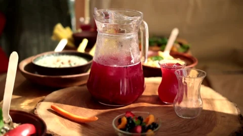 Video Stock Pouring Tea From A Pitcher Into A Glass Live Wallpaper Free - Free Live Wallpaper