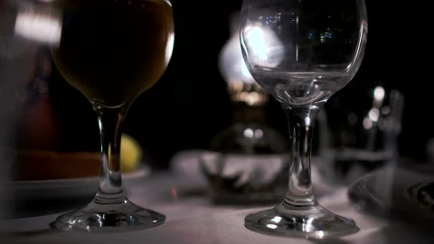 Video Stock Pouring Two Glasses Of Wine Live Wallpaper Free - Free Live Wallpaper