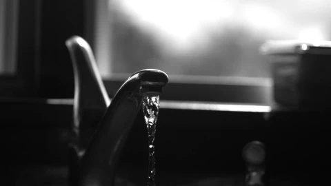 Video Stock Pouring Water From The Faucet Live Wallpaper Free - Free Live Wallpaper