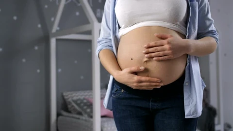 Video Stock Pregnant Woman Holding Her Belly Live Wallpaper Free - Free Live Wallpaper