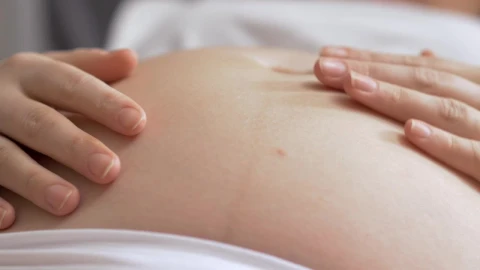Video Stock Pregnant Woman Laying Down Live Wallpaper Free - Free Live Wallpaper