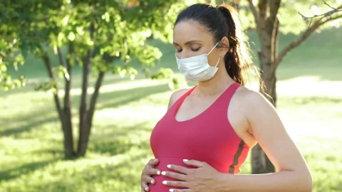 Video Stock Pregnant Woman With Mask In The Park Live Wallpaper Free - Free Live Wallpaper