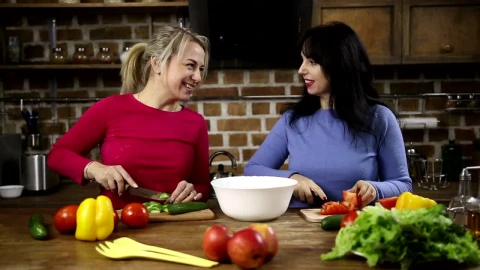Video Stock Preparing A Healthy Dinner Live Wallpaper Free - Free Live Wallpaper