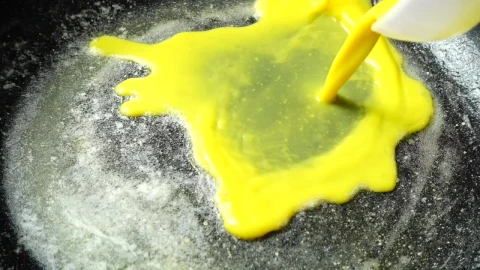 Video Stock Preparing An Omelet In Slow Motion Close Up Live Wallpaper Free - Free Live Wallpaper