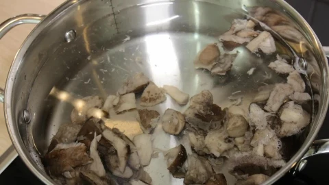 Video Stock Preparing To Boil Mushrooms Live Wallpaper Free - Free Live Wallpaper