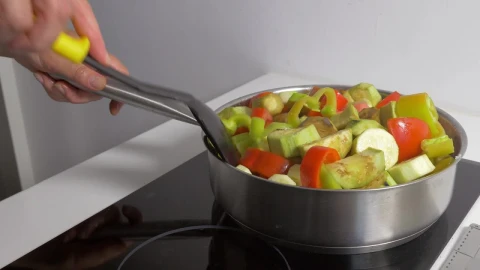 Video Stock Preparing Vegetables In A Pan Live Wallpaper Free - Free Live Wallpaper