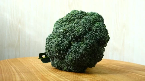 Video Stock Presentation Of A Spinning Broccoli Live Wallpaper Free - Free Live Wallpaper